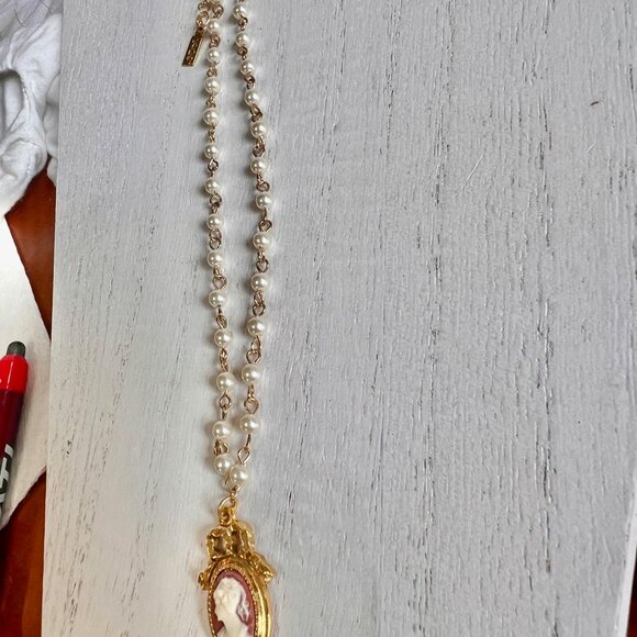 CAMEO Necklace, 1928 Brand Victorian Style Cameo Faux Pearl Necklace, Cameo - Picture 8 of 11